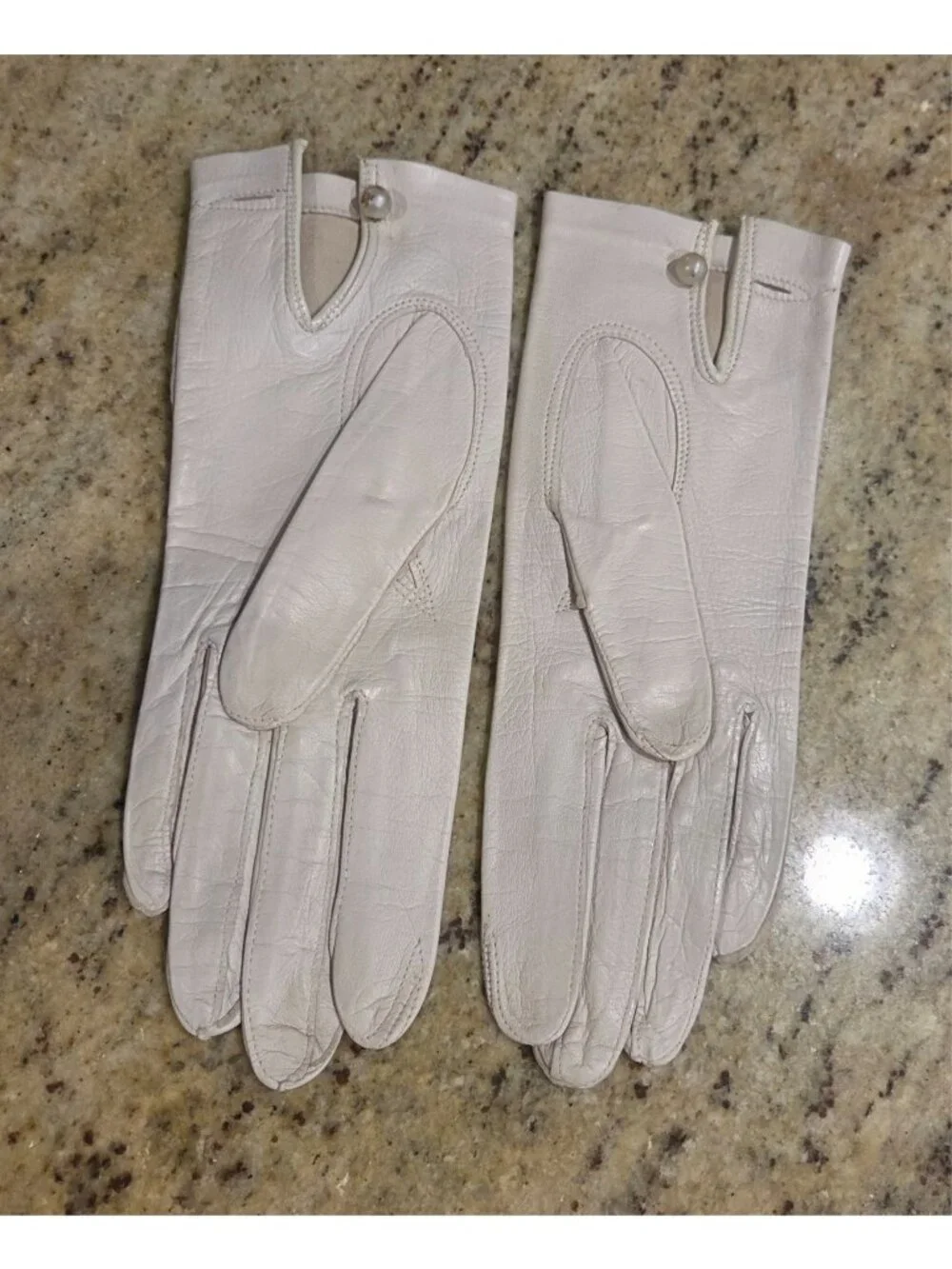 Vintage Womens Size XS S Gray Sof Leather Formal Gloves Wrist Pearly Button